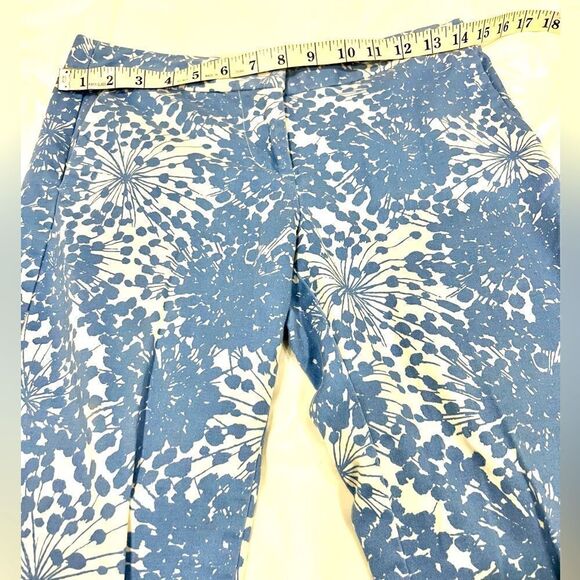 Boden light blue and white dandelion floral print crop pants size 4 - Picture 8 of 10